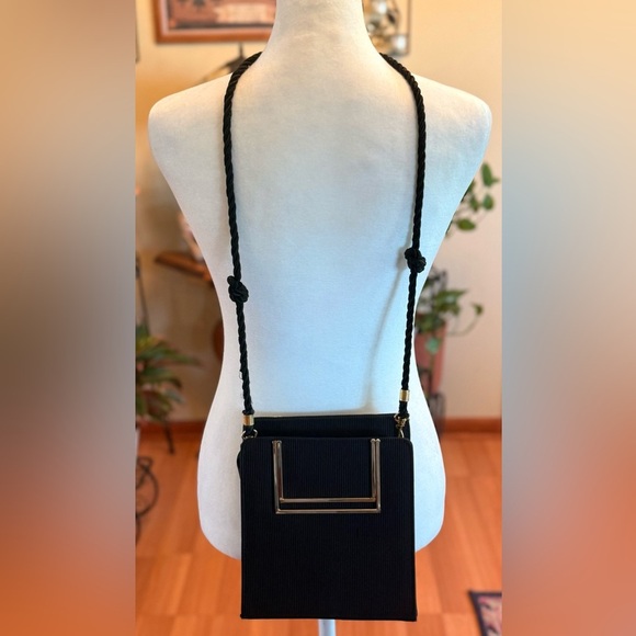 Vintage Black Rectangular Evening Crossbody Bag With Square Gold Handles - Picture 6 of 12